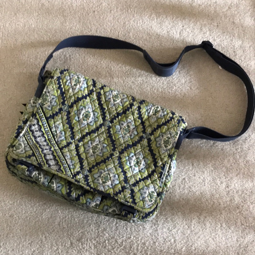 VERA BRADLEY MESSENGER BAG